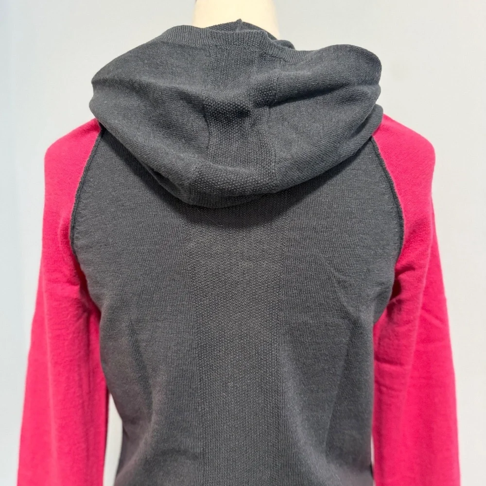 Nike Women’s Long Sleeve Zippered Knit‎ Cardigan With hood Size S